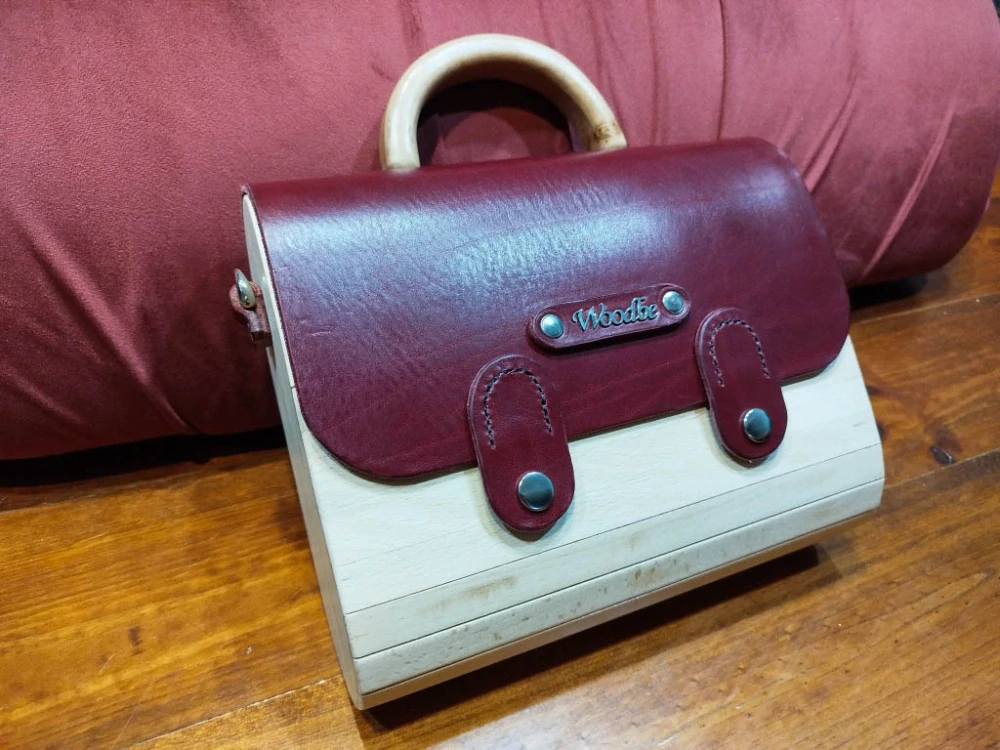 Dřevěná kabelka - buk bordo